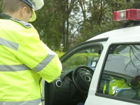 Un mangaliot cu permisul suspendat a fugit după ce a accidentat grav o femeie în Călăraşi